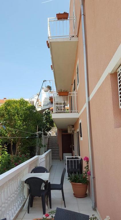 Apartments Alissa ฮวาร์ ภายนอก รูปภาพ