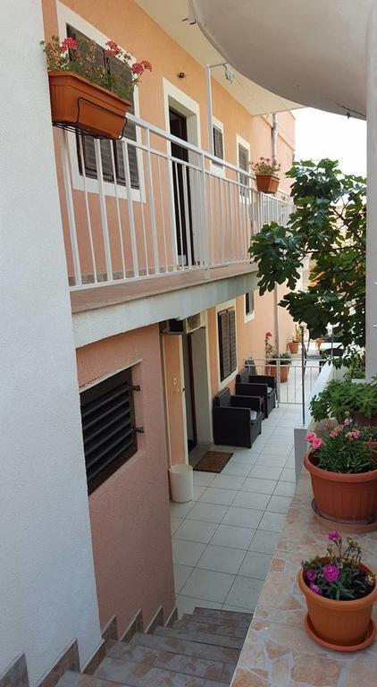 Apartments Alissa ฮวาร์ ภายนอก รูปภาพ