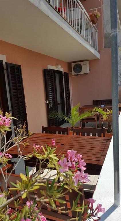 Apartments Alissa ฮวาร์ ภายนอก รูปภาพ