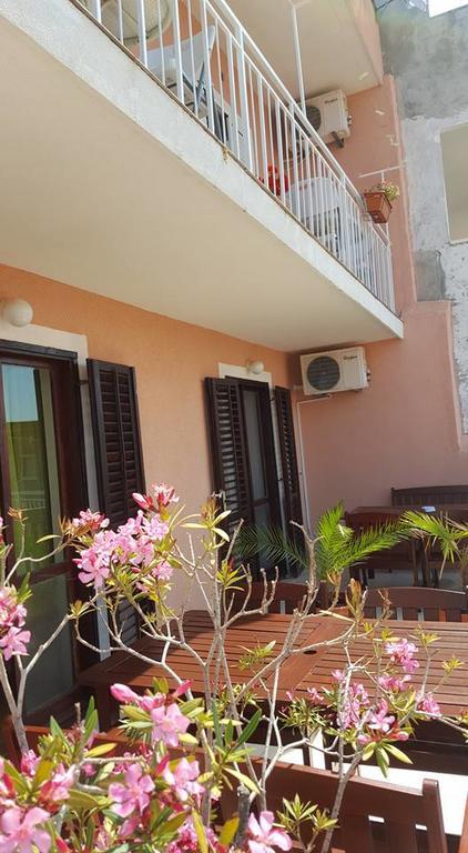 Apartments Alissa ฮวาร์ ภายนอก รูปภาพ