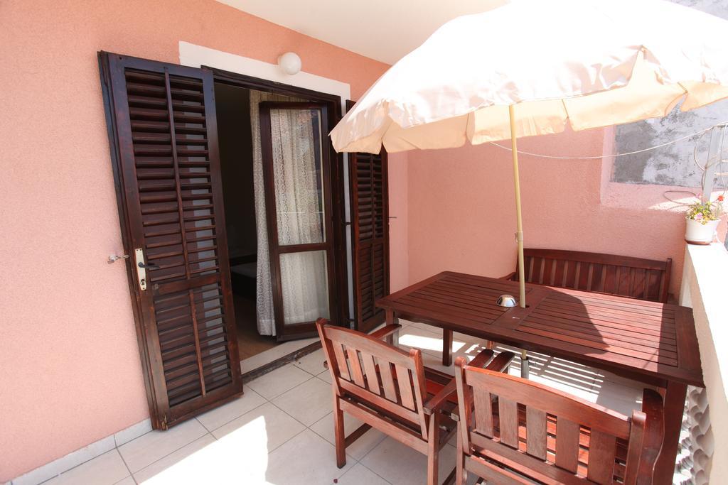 Apartments Alissa ฮวาร์ ภายนอก รูปภาพ
